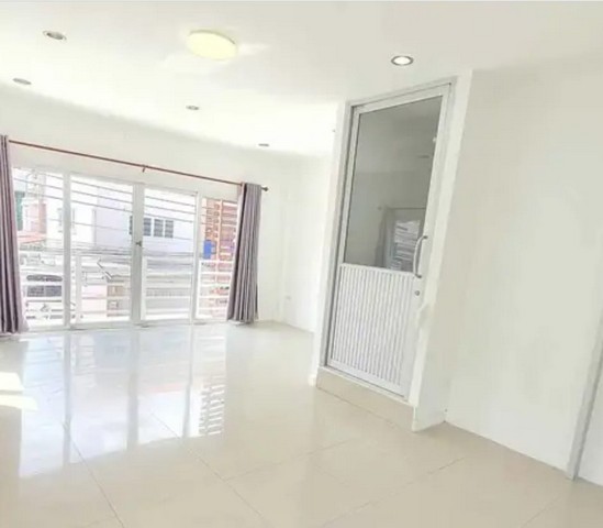 HR 308ให้เช่า หมู่บ้านโฮมอินทาวน์ พหลโยธิน  โครงการติดถนนใหญ่  ใก้ล BTS คปอ.สนใจติดต่อ  คุณเจี๊ยบ  Tel. 081  416  4142      Tel. 094  448  5038  id  : jeab_chickขนาดพื้นที่  20  ตรว.  หลังมุมพื้นที่ใช้สอย  175  ตรม.ราคา  19,000  บาท/เดือน สัญญา 1 ปี ประกัน 2 เดือน + ล่วงหน้า 1 เดือน3  ชั้น 3 ห้องนอน 4 ห้องน้ำ 2  แอร์ ปั้มน้ำ + แทค์น้ำจอดรถได้หลายคันเพราะอยู่หน้าโครงการ สถานที่ใกล้เคียง BTS คปอ.เซียรังสิต ฟิวเจอร์พาร์ครังสิตโรงพยาบ