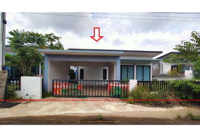   Code ID : PGSNI640091  ราคา  2,200,000  บาท ▸ เนื้อที่ 62 ตร.ว   พื้นที่ใช้สอย 150.5 ตร.ม.  * 2 ห้องนอน 2 ห้องน้ำ   * 1 ที่จอดรถ   บ้านหันไปทางทิศเหนือ  พิกัดทรัพย์ : https://maps.app.goo.gl/bjMxchtFDzcoDpkv8  สถานที่ใกล้เคียง ▸ใกล้  โรงพยาบาลท่าโรงช้าง ▸ใกล้  ตลาดสดยิ่งเจริญกิจ กม.18 ▸ใกล้  วัดท่าโรงช้าง ▸ใกล้  สถานีรถไฟสุราษฎร์ธานี  สอบถามเพิ่มเติม / นัดชม โทร. 097-419-5982(พลอย) โทร. 096-932-4624(ออมสิน) Line : @panaya (มี@ด้านหน้า)  ปรึกษาสินเชื่อฟรี One Stop Service �