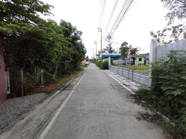 ขายด่วนที่ดิน พระประแดง อยู่ในบางกะเจ้า ซอยเพชรหึงษ์ อากาศดี สงบ ร่มรื่นเหมาะกับการสร้างบ้านอาศัยท่ามกลางธรรมชาติรายละเอียด- ขนาด 2 ไร่ - แปลงรูปสี่เหลี่ยมผืนผ้า กว้าง 64 ม. ลึก 47 ม.- ราคา 15,900,000 บาท (19,875 บาท/ตรว.)ด่วน ราคาลดพิเศษ สถานที่ใกล้เคียง1. ตลาดบางน้ำผึ้ง2. สวนศรีนครเขื่อนขันธ์3. โรงเรียนสำราญวิทยา*******************************ติดต่อ: เอื้อ 092-328-7914Line: aeroaur*******************************#ขายด่วน #ที่ดินเพื่