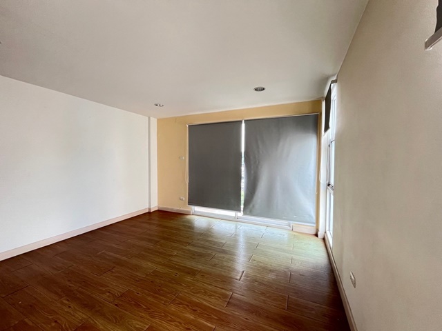 อ่อนนุช62-69 ขนาดใหญ่มาก 18ตรว. ให้เช่าอาคารพาณิชย์ 4 ชั้นครึ่ง จอดรถได้ 4 คัน 324ตรม.  4นอน 5น้ำ กรุงเทพ-ชลบุรี (มอเตอร์เวย์)