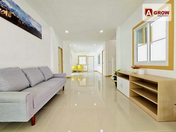 ม. ปิยวรารมย์1 ซอย24 ถ.บางกรวย-ไทรน้อย บ้านหลังมุม รีโนเวทใหม่พร้อมเข้าอยู่ได้เลย