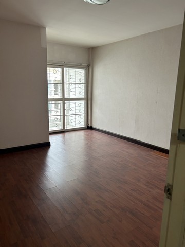 ให้เช่าทาวน์โฮม ลาดพร้าว   ใก้ลเดอะมอลล์บางกะปิ  ราคาพิเศษ  18,000