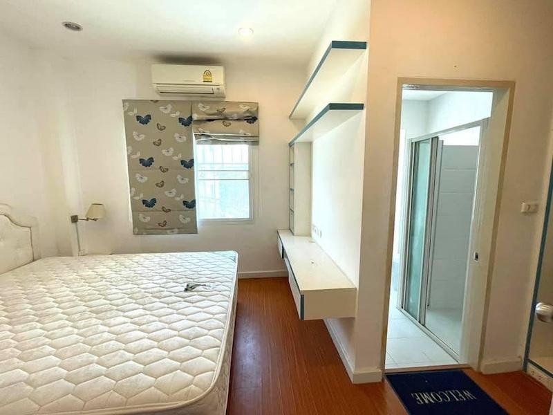 ให้เช่าทาวน์เฮ้าส์ โครงการ  The Metro Rama 9 เดอะ เมทโทร พระราม 9 นาด 18.5 ตารางวา พื้นที่ใช้สอย 192 ตารางเมตร บ้านแต่งสวยบิ้วอินทั้งหลัง