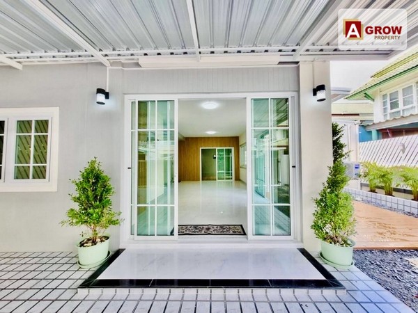 ม. หมู่บ้านพฤกษา14เอ ซอย 4 บ้านแฝดหลังใหญ่ ขนาด 5ห้องนอน พร้อมสวนสวยหน้าบ้านให้ความร่มรื่น