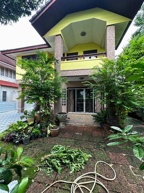 MRT ตลาดมีนบุรี 3.3 กม. โชคชัยหทัยราษฏร์ 700ม.  ให้เช่าบ้านเดี่ยว 2 ชั้น 60ตรว. 190 ตร.ม. 16,999-17,999 B-M 3-4นอน 2น้ำ ร่มรื่น คลองสามวา ตลาดหทัยมิตร เลียบคลองสองMRT Meenburi 3.3 km. Chokchai Hathairat 700m. 2-story detached house for rent 60 sq.wa 3-4bed 2bath 190sqm. 16,999-17,999 B-M Romruen KhlongSamWa Hathaimit Market LiabKhlongSong. เลียบคลองสอง หทัยราษฏร์แขวงบางชัน เขตคลองสามวา กรุงเทพมหานคร 10510เฟอร์เกือบครบทุกห้องตามรูปแอร์ครบทุกห้อง3-4 ห้องนอน2 ห้องน้ำสถานทีใกล้เคียงโรงเรียน โชคชัยหทัยร�