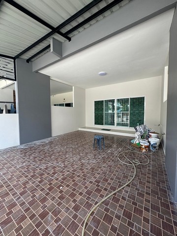 ขายบ้านทาวน์เฮ้าส์ 2 ชั้น รีโนเวทใหม่ ใกล้แยกครกใหญ่ อ่างศิลา ชลบุรี