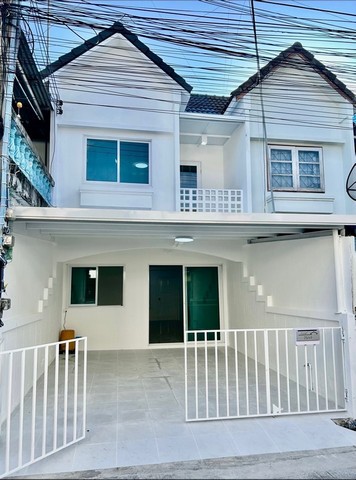 ขายบ้านทาวน์โฮม 2 ชั้น รีโนเวทใหม่ ซอยเพชรบ้านสวนซอย 9 