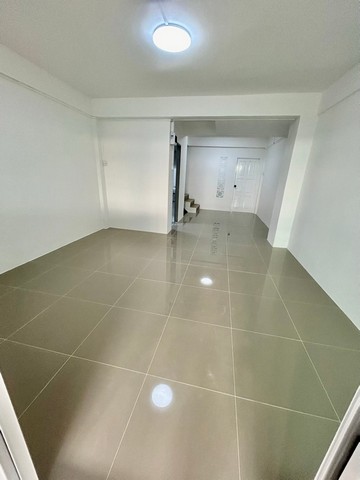 ขายบ้านทาวน์โฮม 2 ชั้น รีโนเวทใหม่ ซอยเพชรบ้านสวนซอย 9