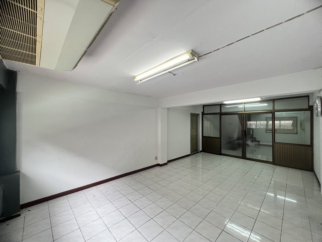 ราคาสุดพิเศษ! อาคารพาณิชย์ 3.5 ชั้น ทำเลสุดฮอต ใกล้ BTS อุดมสุข