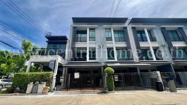 รหัสทรัพย์  5570บ้านกลางเมือง รัตนาธิเบศร์ ทาวน์โฮม 3 ชั้น หลังมุม (โฮมออฟฟิศ)ที่ตั้ง: ถนนรัตนาธิเบศร์ ตำบลบางกระสอ อำเภอเมืองนนทบุรี จังหวัดนนทบุรี 11000รายละเอียดทรัพย์- ทาวน์โฮม 3 ชั้น หลังมุม พื้นที่ 29.9 ตารางวา พื้นที่ใช้สอยประมาณ 200 ตารางเมตร- ต่อเติมเป็นโฮมออฟฟิศด้านข้างชั้น1 และชั้น2 พร้อมระเบียงหน้าบ้านชั้นสอง- 3 ห้องนอน, 3 ห้องน้ำ, 1 ห้องครัว, ต่อเต