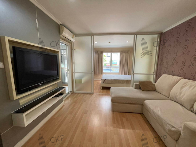 ขายพร้อมผู้เช่า คอนโด ลุมพินี วิลล์ ประชาชื่น - พงษ์เพชร วิวสระว่ายน้ำ พร้อมเฟอร์นิเจอร์บิวท์อินและเครื่องใช้ไฟฟ้า ต.บางเขน อ.เมือง นนทบุรี สนใจติดต่อสอบถามได้ค่ะ รายละเอียด (Description) - ขนาด 32.89 ตร.ม.- อยู่ชั้นที่ 4 อาคาร A- 1 ห้องนอน 1 ห้องน้ำ- เครื่องปรับอากาศ 2 เครื่อง- เฟอร์นิเจอร์บิวท์อิน+เครื่องใช้ไฟฟ้า- วิวสระว่ายน้ำการเดินทาง- ติดถนนประชาชื่น- ถนนงามวงศ์วาน  450 เมตร- 