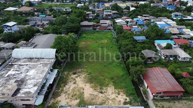 รหัสทรัพย์  5284ที่ดินเปล่า 1080 ตารางวา บางพรม 42 ถมแล้วที่ตั้ง : ซอยบางพรม 42 ตำบล บางพรม อำเภอ ตลิ่งชัน กรุงเทพมหานคร 10170รายละเอียดทรัพย์- ขนาดที่ดิน 1080 ตารางวา- แปลงที่ดิน หันหน้าทิศใต้- ทางเข้า-ออก 6 เมตร เอกสารครบถ้วนสถานที่และทำเลใกล้เคียง- ห่างถนนราชพฤกษ์ 750 ม.- สามารถออกซอยทะลุข้างวัดเพลงออกถนนพระเทพได้ 350 ม.แผนที่  :   https://maps.app.goo.gl/SrY9kMvA9XBXvhBt5ราคาขาย  86,400,000&nb