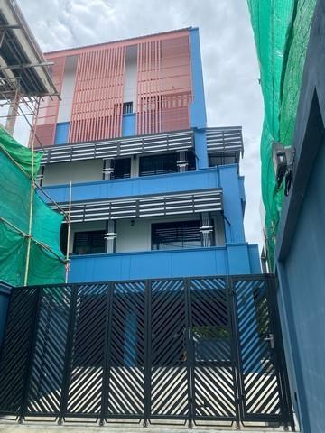 ให้เช่าอาคาร 4 ชั้น ถนนสุทธิสารวินิจฉัย ซอย 20 มิถุนา ใกล้ MRT สุทธิสาร เหมาะทำออฟฟิศ ( ตึกว่าง 15 กันยายน 2567 )ราคาเช่า 120,000 บาท / เดือน ( ประกัน 2 เดือน ล่วงหน้า 1 เดือน )ที่ตั้ง ถนนสุทธิสารวินิจฉัย ซอย 20 มิถุนา แขวงสามเสนนอก เขตห้วยขวาง กรุงเทพมหานคร 10310ติดต่อ : คุณภัสพงณ์ 063-409-8164Line : deedaa23พื้นที่ใช้สอย 300 ตารางเมตร จำนวน 4 ชั้น 5 ห้อง 5 ห้องน้ำ 1 ห้องครัว 1 ห้องอาหาร จอดรถ 10 คันให้เช่าตึกเปล�