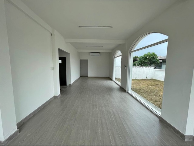 ให้เช่า Cafe คลีนิค BTSอ่อนนุช  1.4 กม. ออฟฟิศอ่อนนุช20-26  บ้านพร้อมที่ดิน 203 ตรว. 284ตรม. 3-4นอน 2น้ำ 3-4ห้องอเนกประสงค์ แม็กโครฟูด