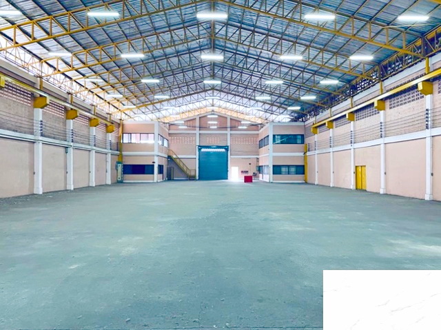 ติดถ.พุทธมณฑลสาย4 ม. กรุงเทพธนบุรี 2.9 กม. โกดัง ออฟฟิต ให้เช่า 2004 ตรม. 169,998 B-M จอดรถ25คัน เพดานสูง 9 ม. สนามหลวง2 2.8 กม. ทวีวัฒนา-บางแวก Phutthamonthon Sai4 Rd. Bangkok Thonburi Village 2.9 km. Warehouse office for rent 2004 sq m. 169,998 B-M 25parking ceiling height 9m. SanamLuang 2 2.8km. ThawiWatthana-BangWaekแขวงทวีวัฒนา เขตทวีวัฒนา กรุงเทพมหานคร 10170-พื้นที่พร้อมลานจอดรถประมาณ  22-25 คัน  -รถคอนเทนเนอร์ 20 ฟุต สามารถเข้าได้- พร้อมพื้นที่ออฟฟิต 5x10 เมตร- ความสูงเพดาน 9 เมตร- มีห้องน้ำแบ่ง ช ญ- มี�