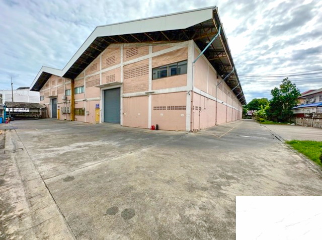 ม. กรุงเทพธนบุรี 2.9 กม. โกดัง ออฟฟิต ให้เช่า 2002 ตรม.  ติดถ.พุทธมณฑลสาย4 169,999 B-M จอดรถ25คัน เพดานสูง 9 ม. สนามหลวง2 2.8 กม. ทวีวัฒนา-บางแวกBangkok Thonburi Village 2.9 km. Warehouse office for rent 2002 sq m. Phutthamonthon Sai4 Rd. 169,999 B-M 25parking ceiling height 9m. SanamLuang 2 2.8km. ThawiWatthana-BangWaek ตำบลกระทุ่มล้ม อำเภอสามพราน จังหวัดนครปฐม 73220 -พื้นที่พร้อมลานจอดรถประมาณ  22-25 คัน  -รถคอนเทนเนอร์ 20 ฟุต สามารถเข้าได้- พร้อมพื้นที่ออฟฟิต 5x10 เมตร- ความสูงเพดาน 9 เมตร- มีห้องน้ำแบ่ง ช �