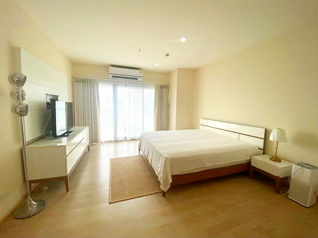 ขายด่วน ให้เช่าด่วน Noble Remix ทองหล่อ ตึก 1 (ตึก 33 ชั้น)รายละเอียด- แบบ 2 นอน 2 ห้องน้ำ- ชั้น 20 วิวเมือง หันไปทางสุขุมวิท 24- ขนาด 82.94 ตรม.- ขาย 11,800,000 บาท- เช่า 37,000 บาท/เดือนส่วนกลาง: สระ, ฟิตเนส, สวน, ประตูคีย์การ์ดสถานที่ใกล้เคียง- ติด BTS ทองหล่อ- Makro, UFM Fuji, K-Village- รร.นานาชาติ Trinity, Bangkok Prep, Wells ทองหล่อ- รพ.สมิติเวช, รพ.เทพธารินทร์****************************Contact Airy เอื้อ 092-328-7914Line aeroaur****************************#NobleRemix #โนเบิลรีมิกซ์ #Condo #คอนโด #Sale #Rent #BTS #ค