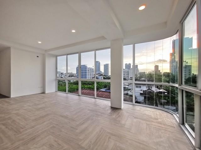 POR4690 ขาย ให้เช่า โฮมออฟฟิศ 5 ชั้น พร้อมลิฟท์ สไตล์ Modern สุขุมวิท 77 อ่อนนุชซอย 6 ใกล้ BTS อ่อนนุช เดินทางสะดวก ขนาด 622 ตรม