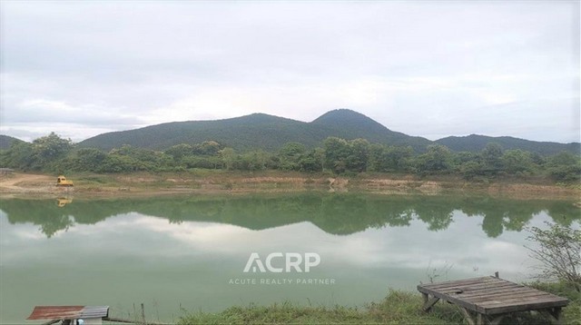 ขายที่ดินวิวภูเขาล้อมรอบ จ.ลำพูน ขนาดที่ดิน 14-1-37.7 ไร่ บรรยากาศดีตลอดทั้งปี เหมาะสำหรับพัฒนาเป็นบ้านพักตากอากาศ ใกล้สถานที่ท่องเที่ยว เช่น บ่อน้ำศักดิ์สิทธิดอยขะม้อ วัดพระธาตุหริภุญไชย เป็นต้น ล้อมรอบด้วยวิวภูเขา และบรรยากาศแวดล้อมด้วยธรรมชาติและอากาศบริสุทธิ์ตลอดปี จึงเหมาะกับเป็นทั้งที่อยู่อาศัยและบ้านหลังที่สอง เพื่อการพักผ่อนอย่างแท้จริงราคา