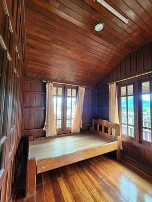 บ้านไม้ชั้นเดียวพร้อมที่ดิน เนื้อที่ 65 ตร.ว. คลองวาฬ  เมืองประจวบคีรีขันธ์ ประจวบคีรีขันธ์