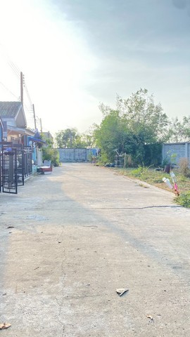 ขายทาวน์เฮ้าส์ชั้นเดียว หมู่บ้านแสงตะวันคลอง 11 อำเภอธัญบุรี จังหวัดปทุมธานี ขนาด 16 ตารางวา