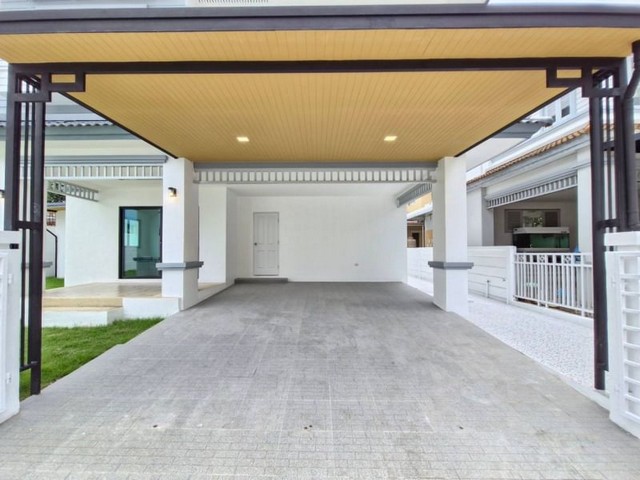 บ้านเดี่ยวถนนปัญญาอินทรา หมู่บ้านเศรษฐสิริ เนื้อที่ 74 ตร.ว.