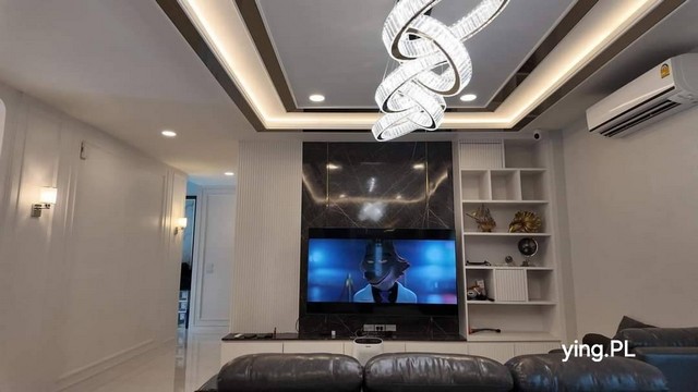 HS1018 ขายบ้านเดี่ยว โครงการ The City บางนา ติดเมกาบางนา ฮวงจุ้ยดี บ้านทิศใต้สอบถารายละเอียดเพิ่มเติม ติดต่อ : คุณหญิงโทร : 064-345-9870Line : 0643459870 /คลิกที่นี่  https://line.me/ti/p/Xogs_U3_3SPL. Real Estate BrokerHS1018 ขายบ้านเดี่ยว โครงการ The City บางนา หลังเมกาบางนา ฮวงจุ้ยดี บ้านทิศใต้พื้นที่ 78 ตารางวา พื้นที่ใช้สอย 351 ตารางเมตร จอดรถได้ 3 คัน บ้านทิศใต้4 ห้องนอน 5 ห้องน้ำ ห้องรับแขก ห้องครัว ห้องแม่บ้านประตูรั้วรีโมทไฟฟ�