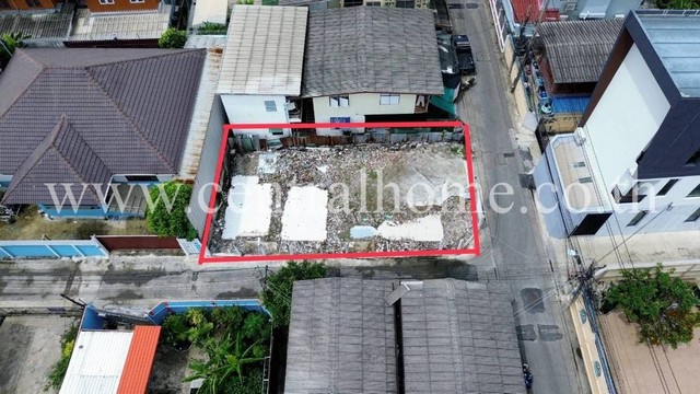 รหัสทรัพย์ : 5647ที่ดินเปล่า 49 ตร.วา ซอยพิบูลสงคราม 2ที่ตั้ง : ซอยพิบูลสงคราม 2 ถนนพิบูลยสงคราม บางเขน เมืองนนทบุรี นนทบุรีรายละเอียดทรัพย์ - เหมาะสำหรับ ทำหอพัก และ อาคารพาณิชย์ บ้านพักอาศัย- ที่ดิน ขนาด 49 ตร.ว ถมแล้ว - ห่างจากถนนใหญ่ ประมาณ 150 เมตร เท่านั้น- เข้าออกได้หลายทาง - เหมาะแก่การอยู่อาศัยและทำการค้าสถานที่สำคัญ ใกล้เคียง - ใกล้โรงเรียนเขมา