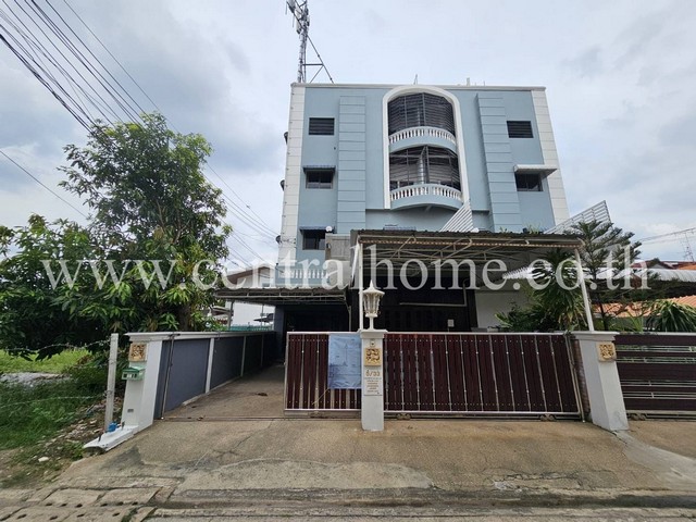 รหัสทรัพย์  5646อาคารสำนักงาน 4.5 ชั้น พร้อมที่ดิน ซอยงามวงศ์วาน 43 ที่ตั้ง : ถนนงามวงศ์วาน ซอยชินเขต 1 แขวงทุ่งสองห้อง เขตหลักสี่ กรุงเทพมหานคร 10210รายละเอียดทรัพย์ - เนื้อที่ 99 ตรว. 4 ชั้น พื้นที่ใช้สอย 240 ตารางเมตร- หน้ากว้าง 5.5 เมตร​ ลึก​ 10 ​​เมตร​ อาคารหันหน้าทาง ทิศตะวันออกเฉียงเหนือ - 6 ห้องนอน 4 ห้องน้ำ 2 ห้องรับแขก 1 ห้องครัว 6 ที่จอดรถ- มีพื้