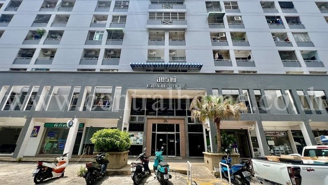 รหัสทรัพย์ : 5256สินธานี เรสซิเด้นท์ ทาวเวอร์ คอนโดมิเนียม คันนายาวที่ตั้ง : ซ.สินแพทย์ รามอินทรา 52/1 นวมินทร์ 95 แขวงคันนายาว เขตบึงกุ่ม กรุงเทพฯ รายละเอียดทรัพย์- คอนโด 12 ชั้น 417 ยูนิค อยู่ชั้น 5 พื้นที่ 31.36 ตร.ม. - 1 ห้องนอน 1 ห้องน้ำ พื้นกระเบื้อง- แอร์ 1 เครื่อง เตียงพร้อมที่นอน ตู้เสื้อผ้า- สวนสาธารณะ ระบบรักษาความปลอดภัย 24 ชม.สถานที่และทำเลใกล้เคียง- Fashion Island 