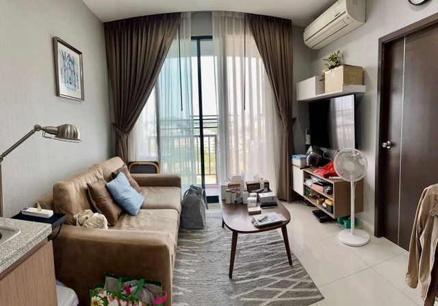 TEL :088-559 5199 คุณเอLine: https://line.me/ti/p/C0eGe0whLXขายด่วน! คอนโด เดอะสกาย ( ขายพร้อมผู้เช่า )ชั้น12 วิวเมืองภูเขา    ไม่มีตึกบัง ลมเย็นสบาย ระเบียงโปรโมชั่น ต้อนรับหน้าฝนราคาขาย 1,900,000 บาทรวมค่าโอน ตามตกลงขนาดห้อง 35 ตร.ม1 ห้องนอน 1 ห้องน้ำ1 ที่จอดรถผู้เช่า เช่าในนามบริษัท สัญญา 1 ปีสัญญาเช่า เริ่ม 2/01/2023-31/12/2024รับค่าเช่า รวมอินเตอร์เนต 10,600 บาท/เดือนT : A5