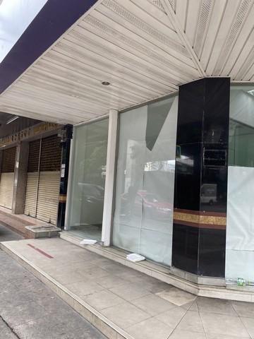 ให้เช่าพื้นที่ ชั้น 1 ขนาด 80 ตรม. ริมถนนรองเมือง ใกล้สยามสแควร์ และ BTS สนามกีฬาเหมาะทำคาเฟ่ ออฟฟิศ บริษัททัวร์ คลินิก หรือร้านค้า ( ไม่รับร้านอาหารที่เป็นครัวหนัก )ราคาเช่า 60,000 บาท / เดือน ( ประกัน 3 เดือน ล่วงหน้า 1 เดือน )ที่ตั้ง ถนนรองเมือง ซอยรองเมือง 1 แขวงรองเมือง เขตปทุมวัน กรุงเทพมหานคร 10330ติดต่อ : คุณภัสพงณ์ 063-409-8164Line : deedaa23พื้นที่ใช้สอย 80 ตารางเมตร จำนวน 1 ห้องน้ำ จอดรถ 