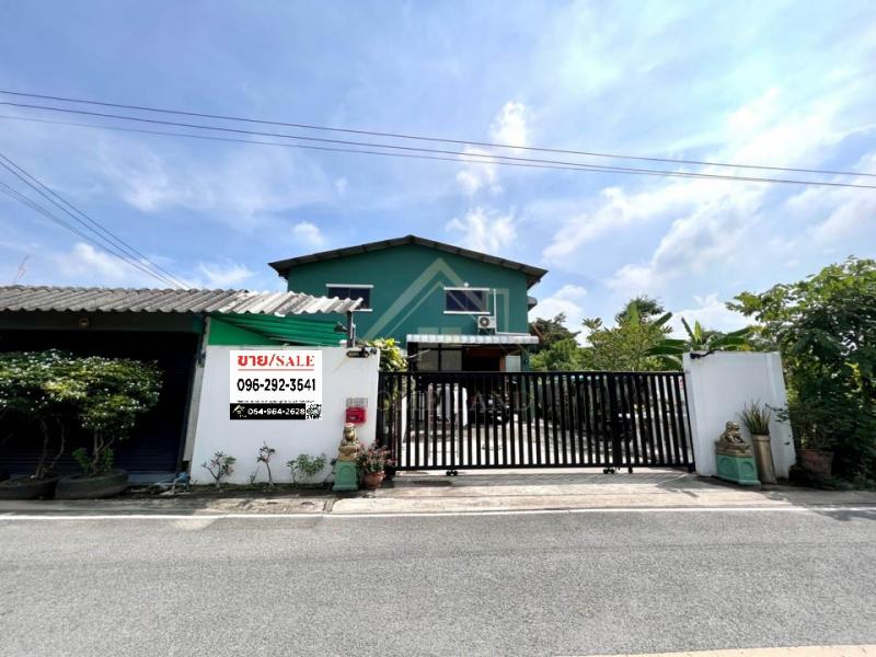 BHL164ขาย/เช่า บ้านพักอาศัย พร้อมโรงงาน ซอยลำโพ 21 อ.บางบัวทองที่ตั้ง : ลำโพ ซอย 21 ตำบล ลำโพ อำเภอบางบัวทอง นนทบุรี 11110รายละเอียด- เนื้อที่  158 ตรว. พื้นที่ใช้สอยประมาณ 550 ตร.ม.- ขนาดกว้าง 10 เมตร ลึก 50 เมตร- ในบ้านพักมี 3 ห้องนอน 2 ห้องน้ำ  1 ห้องครัว- ในโรงงานมีห้องพักสำหรับคนงาน 3 ห้อง และห้องน้ำ 2 ห้อง- มีแท๊งค์น้ำ 2 แท๊งค์ และ ปั๊มน้ำ 2 เครื่อง พร้อมอยู่- โรงงานตั้งอยู่ในซอยลำโพ  21สถ