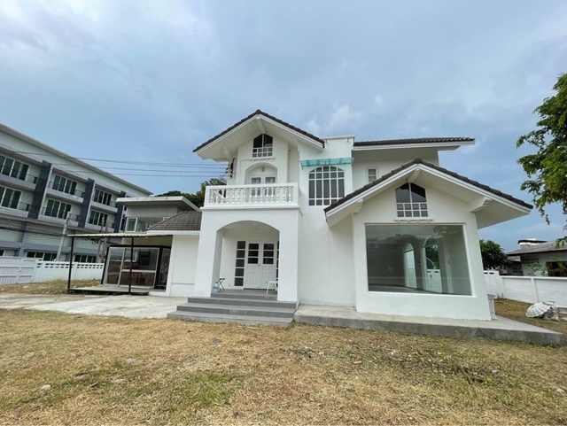 BTSอ่อนนุช บางจาก 1.4 กม.แม็กโครฟูด 900 ม.BIG C อ่อนนุช20-26 ให้เช่า Cafe คลีนิค ออฟฟิศ บ้านพร้อมที่ดิน 203 ตรว. 284ตรม. 5นอน 2น้ำ 2ห้องอเนกประสงค์ 69,998 B-M  On Nut 20-26 for rent Cafe clinic office house with land 203 sq.wa 284sqm. 5bed BTS On Nut Bang Chak 1.4 km. 2bath 2multi rooms 69,998 B-M BIG C Makro Food-สุขุมวิท93 อ่อนนุช20-26  แขวงสวนหลวง เขตสวนหลวง กรุงเทพมหานคร 102503-4ห้องนอน 2ห้องน้ำ 3-4ห้องอเนกประสงค์ มีอาคาร2ชั้นหลังเล็ก เพิ่ง renovatedใหม่ สามารถทำคาเฟ่  คลินิคความงาม ออฟฟิศได้อยู่ไกล้แ�