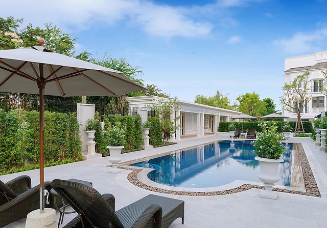 ให้เช่าทาวน์โฮมหรู 3 ชั้น ลีออง ซ.สุขุมวิท62 ขนาด 200 ตรม.ตกแต่งสวย หรูหรา พร้อมเข้าอยู่