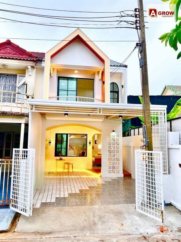 ม. สิรารมย์ ถ.บ้านกล้วย-ไทรน้อย บ้านรีโนเวทใหม่ตกแต่งสวยพร้อมแถมฟรีเฟอร์นิเจอร์ พร้อมเข้าอยู่ได้เลย