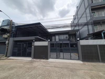 ให้เช่าบ้านเดี่ยว 2 ชั้น ซอยรัชดาภิเษก 3 ใกล้ MRT พระราม 9 ที่ดิน 62 ตารางวาพื้นที่ใช้สอย 240 ตารางเมตร 4 ห้องนอน 3 ห้องน้ำ ที่จอดรถ 4-6 คัน