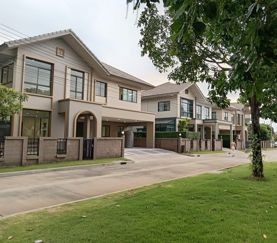 ลัดดารมย์ ติวานนท์ หลังมุม ถนนเมน  โครงการตั้งอยู่ติดถนนใหญ่ ถนนติวานนท์