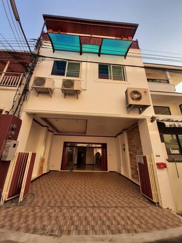 ขายอาคารพาณิชย์ 3 ชั้น อำเภอเมืองเชียงใหม่ จังหวัดเชียงใหม่ เนื้อที่ 29 ตารางวา