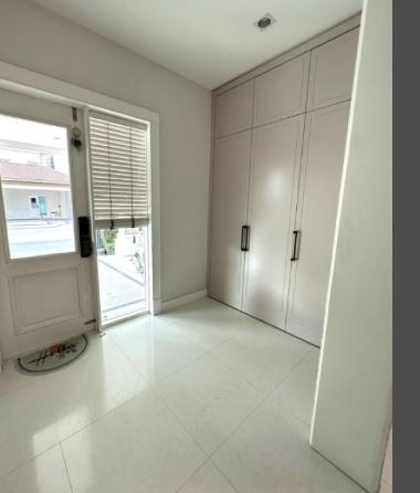 EPL-HS1319 ขายบ้านเดี่ยว 2 ชั้น ลดาวัลย์ พระราม 2 บางขุนเทียน เนื้อที่ 125 ตรว มี4 นอน 5 น้ำ พื้นที่ใช้สอย  434 ตารางเมตร จอดรถ 3 คัน