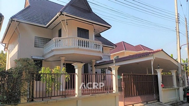 ขายบ้านเดี่ยวบนถนนวงแหวนรอบ 2 ต.สันผีเสื้อ จ.เชียงใหม่ ขนาดที่ดิน 129.50 ตร.ว. พื้นที่ใช้สอย 280 ตร.ม. 2 ชั้น 4 ห้องนอน 5 ห้องน้ำ ใกล้ห้างรวมโชคพลาซ่า มหาวิทยาลัยพายัพ และศูนย์ราชการ สามารถเดินทางไปสนามบินได้เพียง 30 นาที ขาย 7,000,000 บาท (รหัสทรัพย์ 00151375) Contact Us+66 (0)88 268 2000info@acuterealtyconsultant.comLine Official : http://lin.ee/N9TaR0qAdd friend : acuterealtychiangmaihttps://www.acr-partner.com