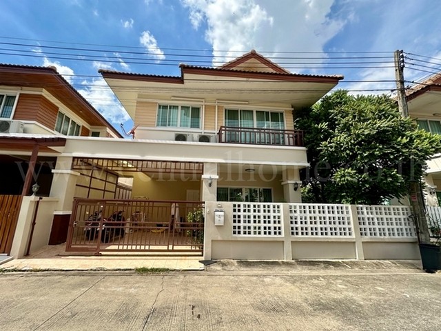 รหัสทรัพย์   5381บ้านแฝด นันท์นรินทร์ ดอนเมือง-สรงประภา  ที่ตั้ง : ถนน รพช. ต.หลักหก อ.เมืองปทุมฯ จ.ปทุมธานี 12000รายละเอียดทรัพย์- บ้านแฝด 2 ชั้น, ขนาดพื้นที่ 36 ตารางวา, พื้นที่ใช้สอย 144 ตารางเมตร- 3 ห้องนอน, 3 ห้องน้ำ, 1 ห้องครัว, 1 ห้องนั่งเล่น- 2 ที่จอดรถ- ตัวบ้านหันทิศใต้- เครื่องปรับอากาศ 4 เครื่อง- เครื่องทำน้ำอุ่น 3 เครื่อง- เฟอร์นิเจอร์+เครื่องใช้ไ