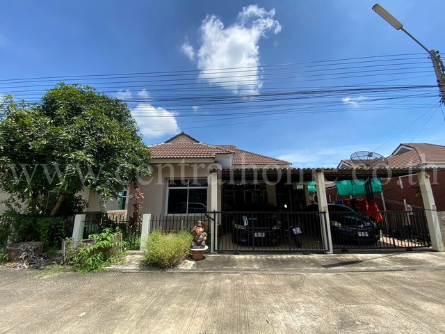 รหัสทรัพย์ : 5387บ้านเดี่ยว ชั้นเดียว ปาลิกากรีนวิลล์ ติดแม็คโครนครนายกที่ตั้ง : 183 ทางหลวงแผ่นดินหมายเลข. 3049 ตำบล บ้านใหญ่ อำเภอเมืองนครนายก นครนายก 26000รายละเอียดทรัพย์ :- เนื้อที่ 61 ตารางวา- พื้นที่ใช้สอย 66 ตารางเมตร- หน้าบ้านหันทาง ทิศตะวันตกเฉียงเหนือ- 3 นอน 2 ห้องน้ำ 1 ห้องครัว 1 ห้องรับแขก- จอดรถได้ 2 คัน - ชั้นล่างพื้นกระเบื้องแกรนิตโต้- แอร์ติดผนัง 4&nbs