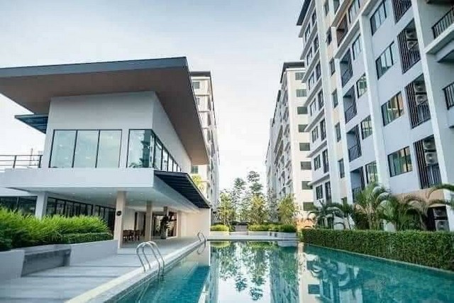 TEL:088-559 5199 คุณเอLine: https://line.me/ti/p/C0eGe0whLXขาย จี คอนโด ศรีราชา เฟส1ห้องเจ้าของอยู่เอง ไม่เคยปล่อยเช่าคอนโดใจกลางเมืองศรีราชา สะดวกในการเดินทางขายต่ำกว่าราคาประเมินราคา 1.5 ล้านบาทค่าโอน  50/50 ขนาดห้อง 32.25 ตร.ม. ชั้น 8 บนสุด ตึก C ฝั่งวิวภูเขา 1 ห้องนอน 1 ห้องน้ำ 1 ห้องนั่งเล่น ของแถม- เครื่องปรับอากาศ 2 เครื่อง- เฟอร์นิเจอร์ Built inส่วนกลาง- ฟิตเนส / สระว่ายน้ำ / คลับเฮาส์,- สวนหย่อม / ที่จออดรถ- ร