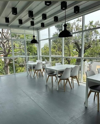 #ขายกิจการร้านอาหารบ่อวินชลบุรี#ขายกิจการคาเฟ่ศรีราชาชลบุรี✳️บนเนื้อที่1ไร่ 2.งาน 44.5. ตรว.✳️พื้นที่งอกใช้ประโยชน์  ได้ 3 งาน เป็นที่จอดรถ????รายได้จากประกอบธุรกิจ/เดือน       450,000-550,000   บาท????ขายรวมกิจการ. 18 ล้านบาทสนใจสอบถามข้อมูลเพิ่มเติม หรือ นัดชมบ้านได้ที่Tel  081-4590982Tel.​ 098-9955449.​ ลฎาLine​ID​:ladapa23เพจ:บ้านดีบ้านสวยชลบุรีเพจ:ขายบ้านดีชลบุรี​byลฎาภา#ขายบ้านเดี่ยวมารวยท่าสะอ้านบางป