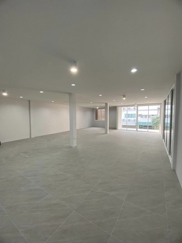 ให้เช่า Home Office 4 ชั้น  อ่อนนุช 70/1 ค่าเช่า 150,000 บาท รีโนเวทใหม่ ใกล้รถไฟฟ้าสถานีศรีนุช