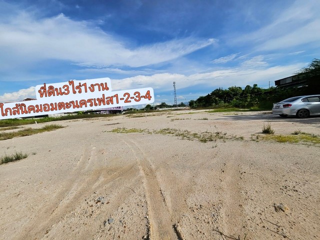 #ด่วนที่ดินสวยปรับพื้นที่เรียบร้อยชลบุรี✴️​บนเนื้อที่​ 3​ ไร่​ 1​ งาน????ใกล้นิคม​อมตะ​นครเฟส     1-2-3-4???? ใกล้ทางขึ้นมอเตอร์​เวย์♾️ที่ดินเหมาะกับการทำอพาร์ตเมนต์​., ห้องแถว, บ้านพักอาศัย♨️ราคายกแปลง 23.5 ล้านบาท​♾️สุดคุ้ม​มาก​ ขายที่ดินแถมหอพัก✴️พิเศษ​ แถมหอพัก​  10​ ห้อง​   พร้อมให้เก็บค่าเช่า​  3-4​ หมื่น/ด.✳️นักลงทุนท่านใดสนใจ​ ขออนุญาต​ให้โทรคุย​รายละเอียด​และนั