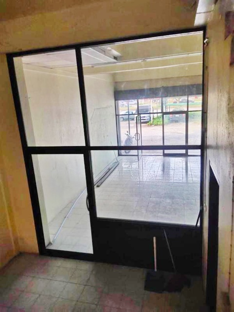 โลตัส บิ๊กซี กระบี่ ติดถนนเพชรเกษม อาคารพานิชย์  2คูหา 4 นอน 4น้ำ 285 ตรม. สนามบินกระบี่ 5กม.  เอาท์เล็ทวิลเลจ 1 กม.  จอดรถ 6คัน