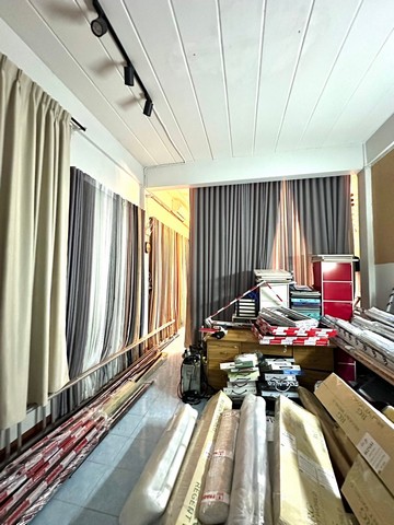 อาคารพาณิชย์กึ่งทาวน์โฮม 3 ชั้น ม.รัตนาธิเบศร์ เซ็นทรัลเวสเกต  ใกล้รถไฟฟ้าสายสีม่วง 17 ตร.ว สภาพดี การเดินทางสะดวก