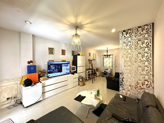 ทาวน์โฮม 3 ชั้น ม.ไทม์โฮม พระราม9 - หัวหมาก 19 ตร.ว พร้อมอยู่ทันที ทำเลดีเยี่ยม